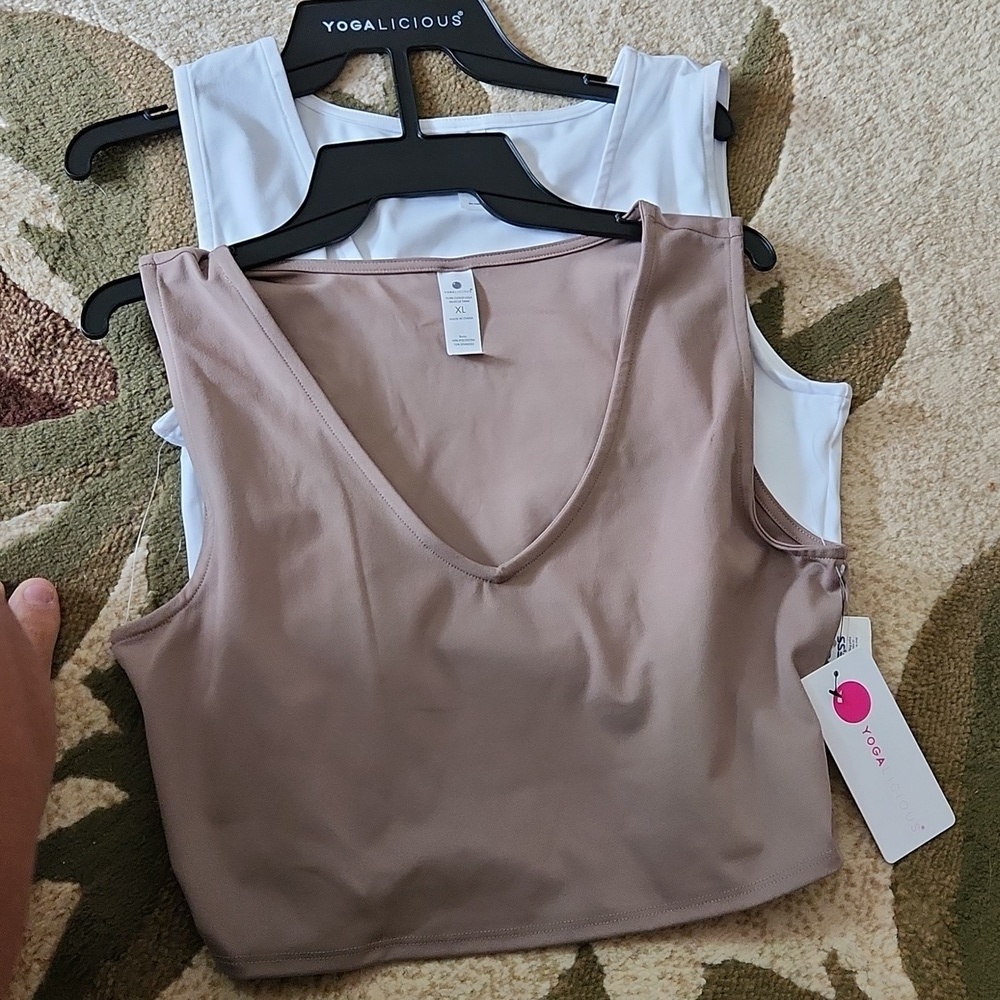 NWT!! Yogalicious spandex midriff Lola muscle tank